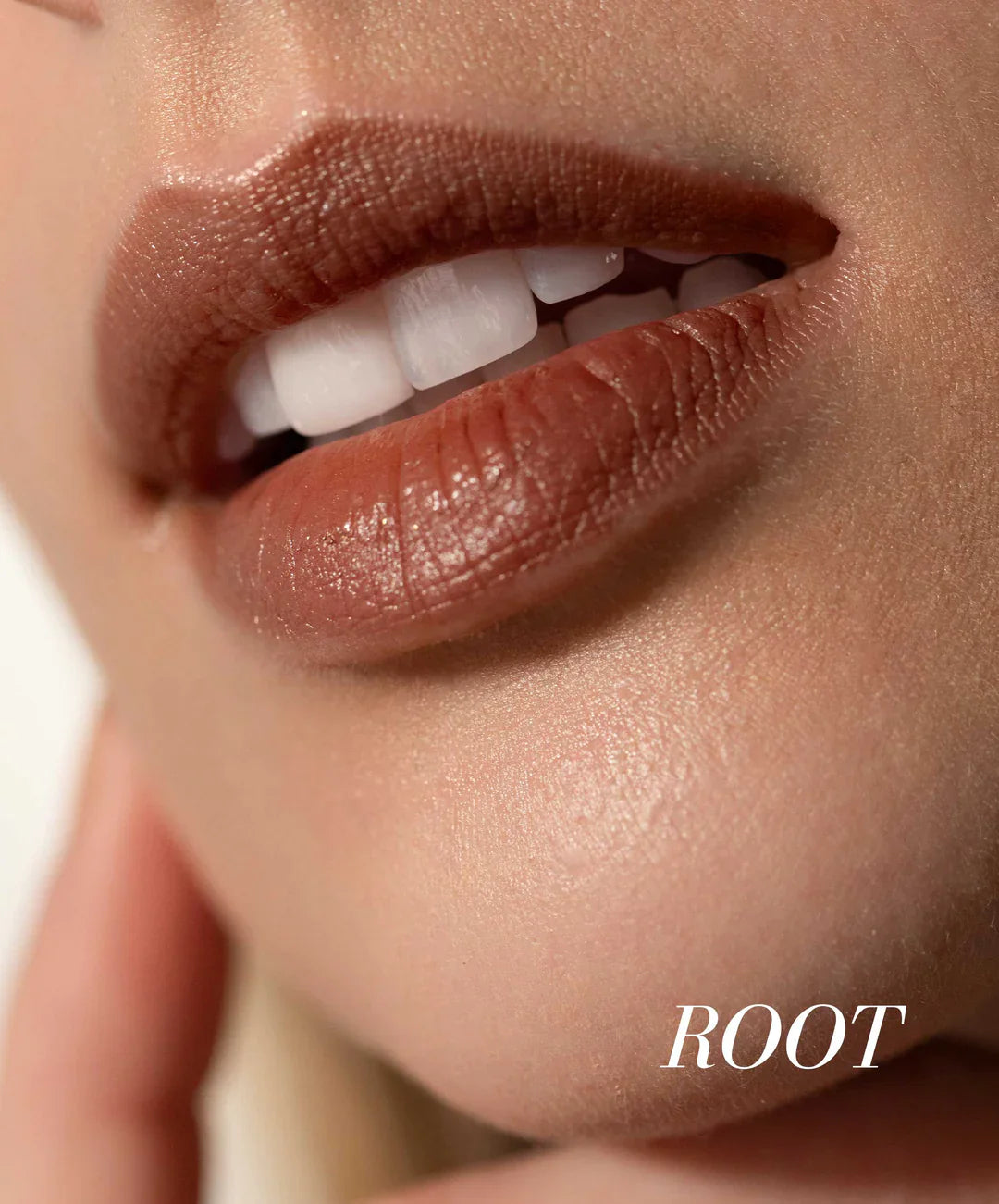 LipLiner_Root_lifestyle_DTC_b3c75a05-bf6a-4f6e-ae7f-2552ba158a5e.webp